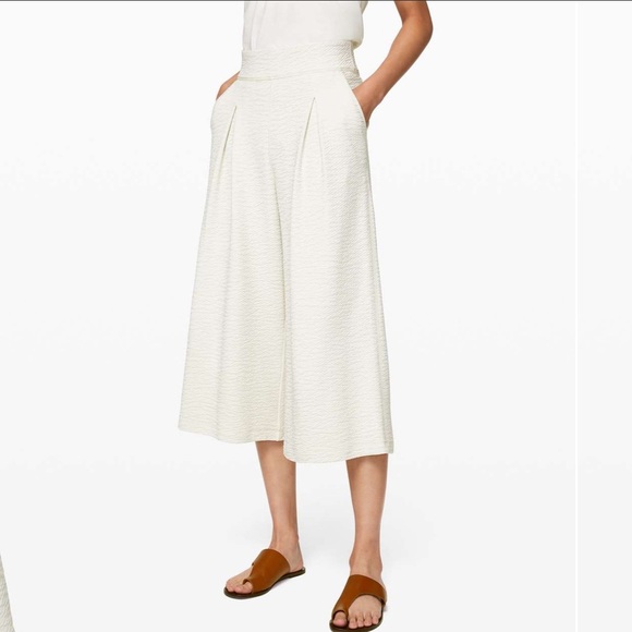 Lululemon can you feel the pleat crop - Picture 2 of 13